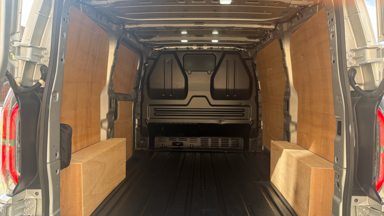 Ford Transit Custom E-320 L1 Rwd 100kW 65kWh H1 Van Limited Auto